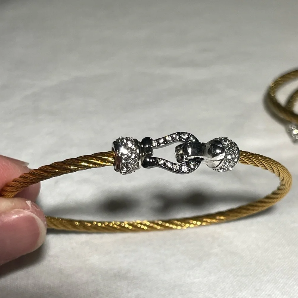 BNWOT gold buckle bracelet - Picture 1 of 7